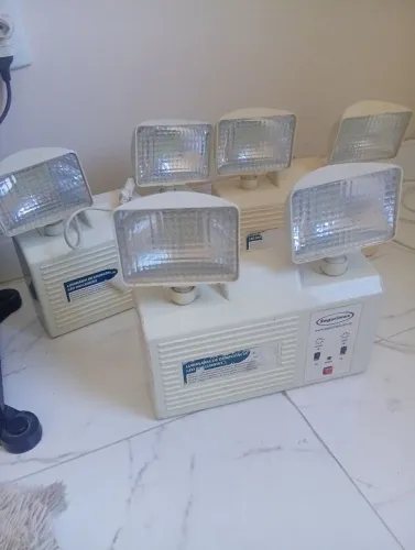 Vendo luminária de emergência LED