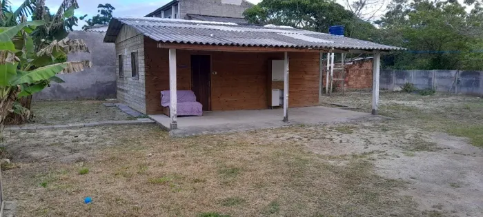 Vendo casa, no Campeche, com 2 quartos.