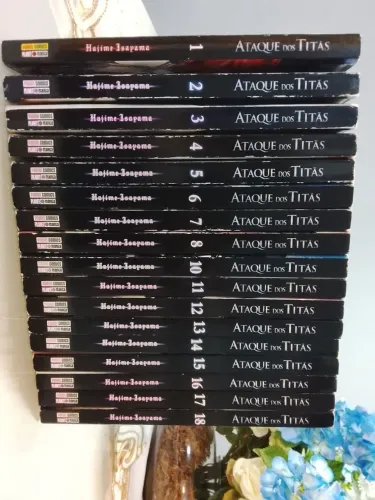 Mangá Attack on Titan (Ataque dos Titãs) 1 ao 8 e 9 ao 18 (Não tenho o 9) Seminovo