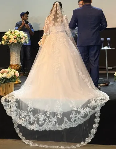 Vende - se vestido de noiva usado 1x