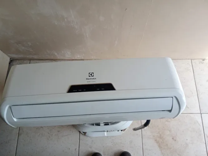 Vendo split Eletrolux 9mil BTU?s 