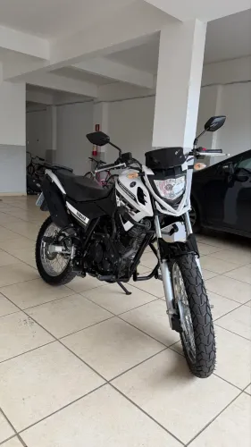 Crosser muito conservada 