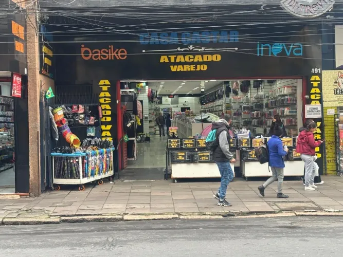Loja com 4 andares no coração da voluntários
