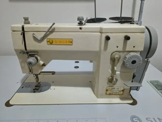 Máquina de Costura Industrial Singer 20U-109 - Ponto Reto e Zigue-zague - Completa
