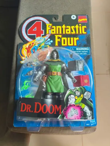 Doctor doom marvel legends