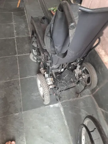 Cadeira de rodas motorizada pra arrumar