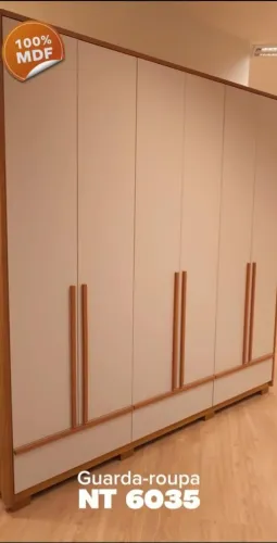 Elegância e Espaço na Medida Certa: Guarda-Roupa Casal 6 Portas Freijó Off White
