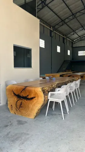 Mesa Rústica Cascata em Madeira Nobre Piquiá - Peça exclusiva
