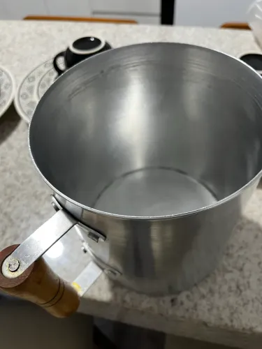 Caneco de alumínio resistente