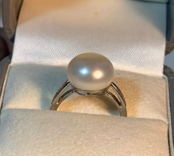 Anel de ouro branco 14K com pérola verdadeira