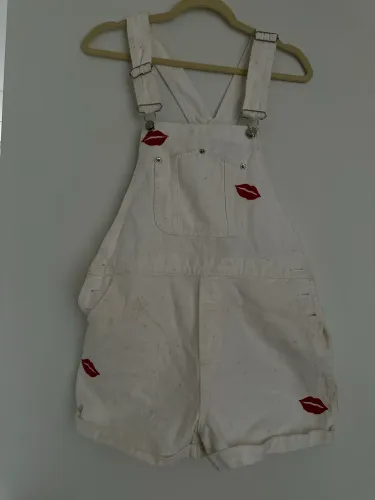 Jardineira lip kiss da Forever 21
