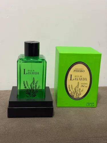 Colônia Água de Lavanda Phebo.