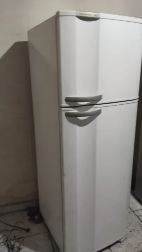 Vendo geladeira Electrolux fros fee