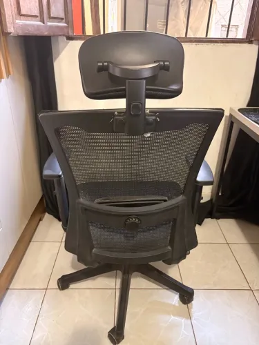 Cadeira de Escritório / Gamer Ergonômica com Encosto Mesh e Apoio de Cabeça