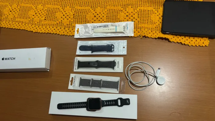 Apple Watch SE 44MM (GPS) Gold