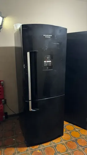 Geladeira Brastemp Inverse 422 litros Preta 
