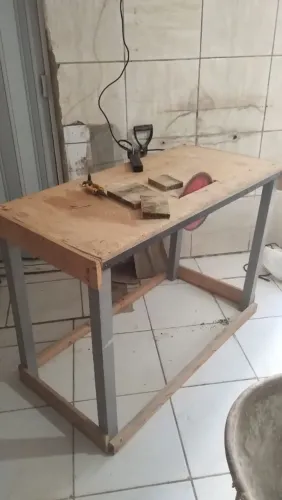 Messa de corte para serralheiro ou obras