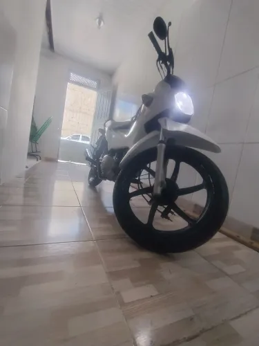 Vendo essa linda pop 110i muito conservada valor 9.000 mil