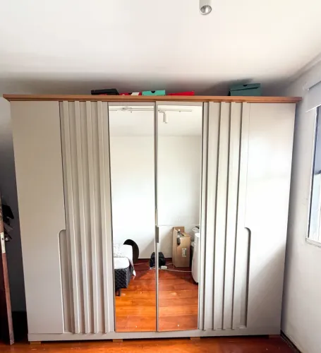 Guarda Roupa Casal com Espelho 6 Portas 6 Gavetas Napoli Henn Off White/Nature
