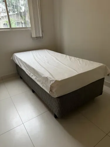 Cama Box solteiro em ótimo estado