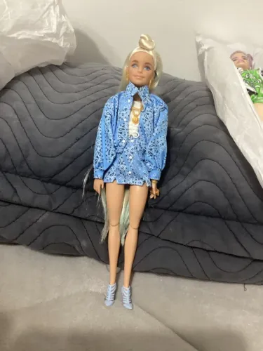 Boneca Barbie extra completa