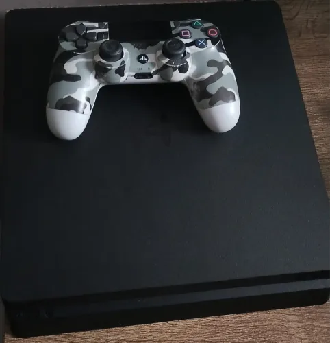 Ps4 slim 500GB sem controles e sem jogos 