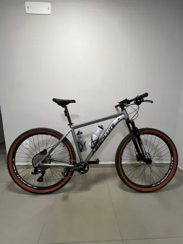 Bicicleta aro 29 Absolut NERO 5 + Itens