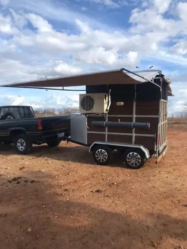 Reboque p/ 2 cavalos Completo.