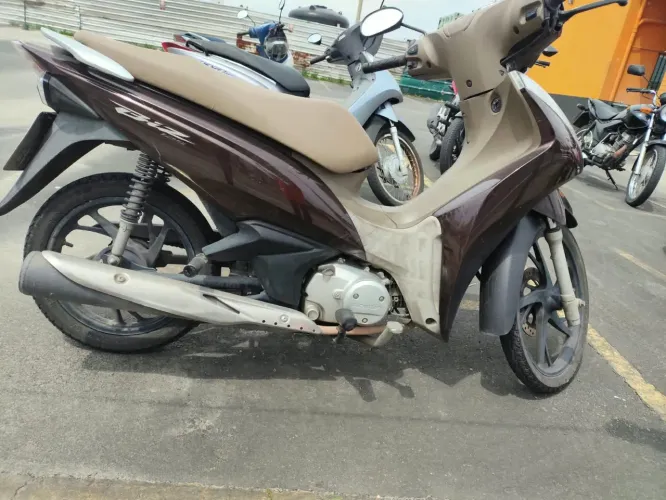 Honda Biz 125 2021 Marrom Flex - Conservada