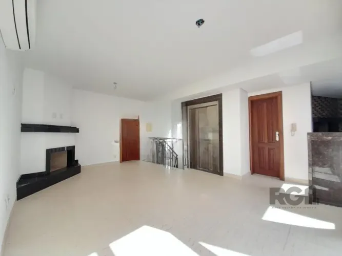 Casa residencial para locação no bairro Praia de Belas com 4 dormitórios/quartos, 273 m².
