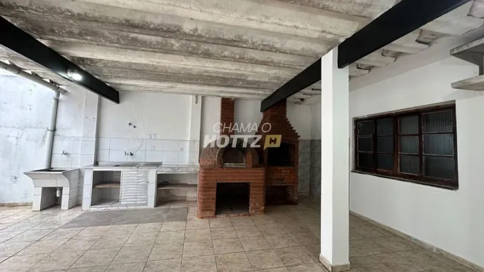 CASA ISOLADA PARA LOCAÇÃO NA GUILHERMINA COM 150M2