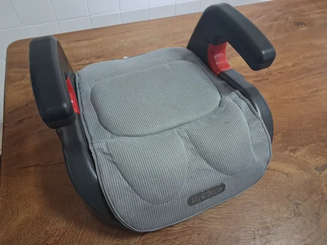 Assento elevado de carro para criança