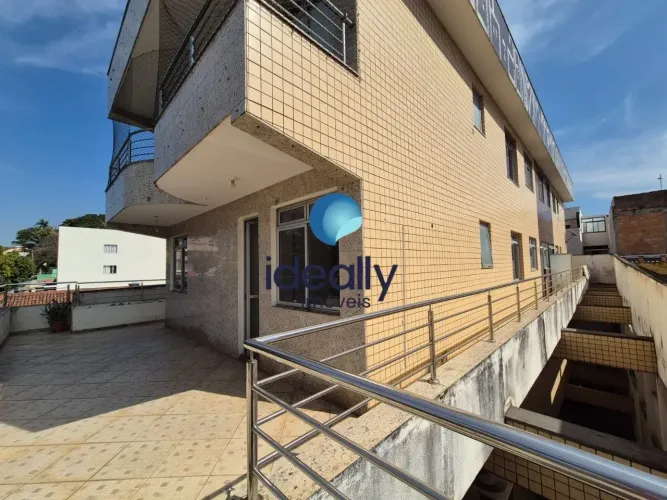 Espaçoso Apartamento com Área Privativa no Coração do Serrano | R$ 3.000 (Tudo Incluso!)