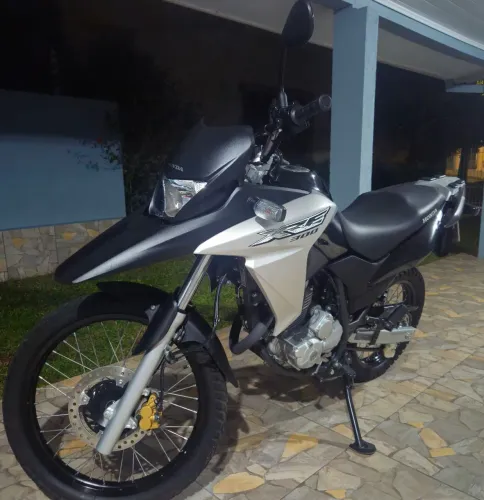 RARIDADE XRE COM 3950 KMS !