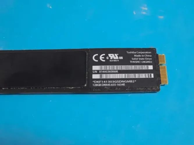 SSD Toshiba THNSNC128GMDJ 128GB Original Apple - MacBook Air A1369/A1370 (Usado)