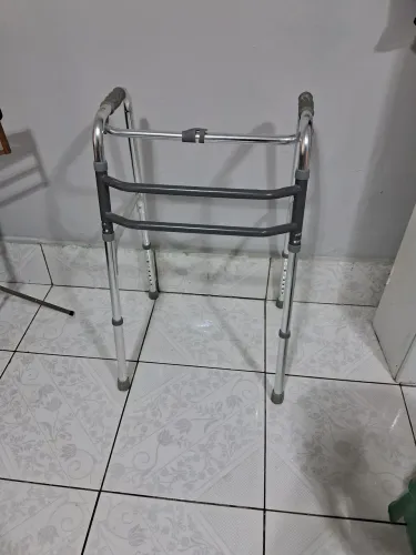 Andador alunlminio fixo dobrável prata