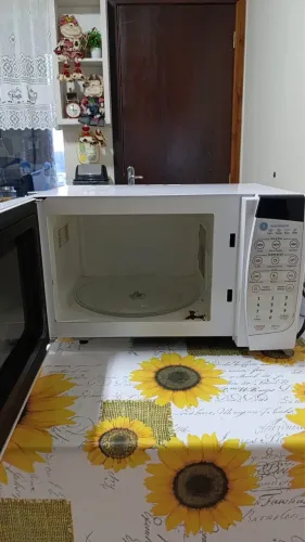 Micro-ondas Electrolux grande