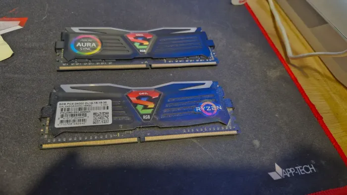 MEMORIA RAM DDR4 Geil 16gb (2×8)