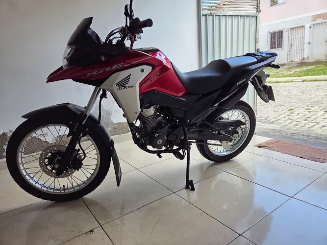 Honda XRE 190 vermelha