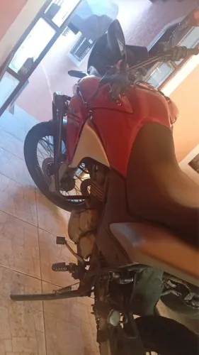 Honda XRE 300 Vermelha - Excelente Estado, Pronta para Viajar