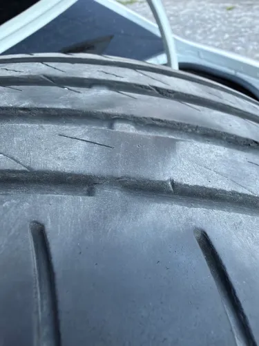 Pneu Aro 17 225/50R17 meia vida