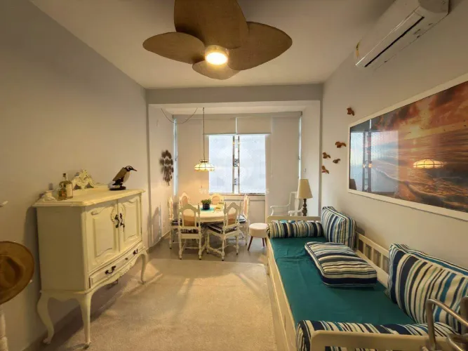Sala Living Porteira Fechada, Reformada, Andar Alto e Vista para o Mar no Boqueirão Santo