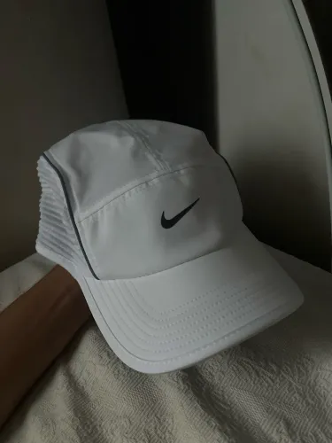 Vendo Boné Nike novo