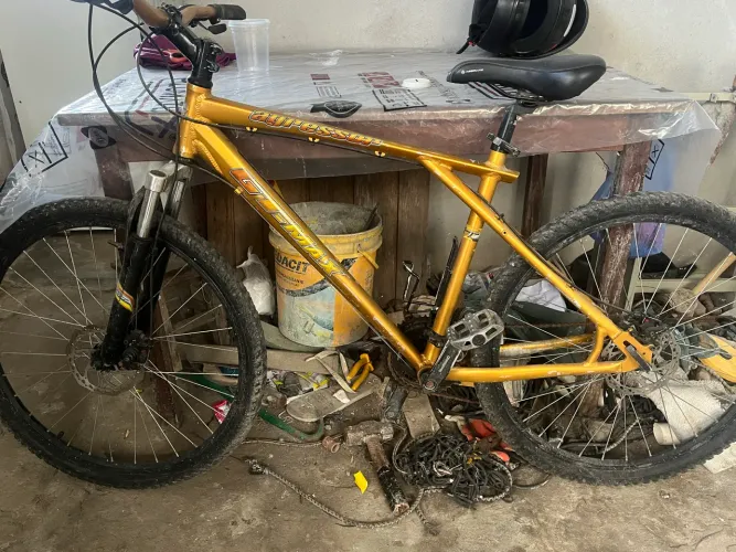 Vendo bicicleta seminova