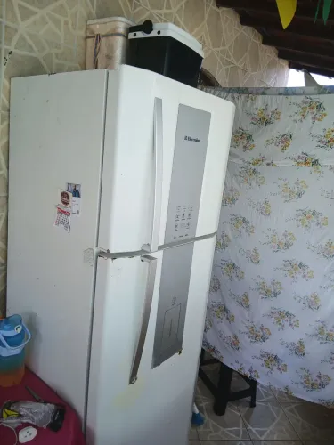 Vendo uma geladeira Electrolux