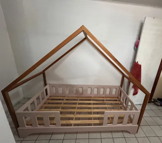 Cama infantil motessoriana