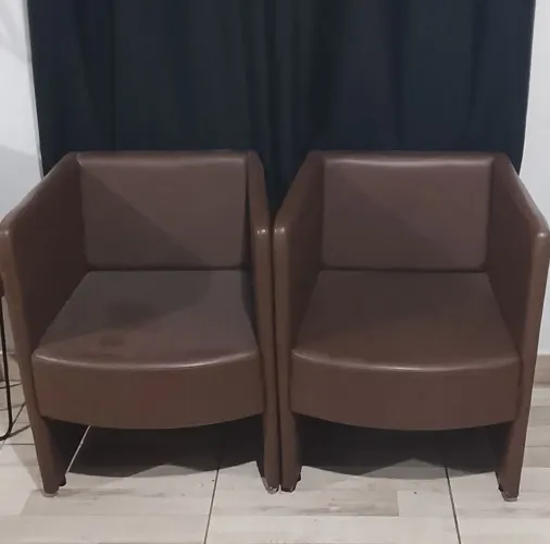  4 Poltronas marrom 
