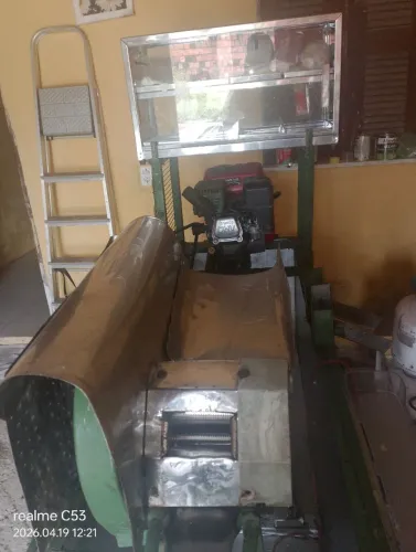 Engenhoca com motor a gasolina