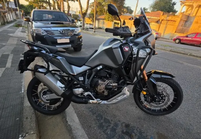 HONDA AFRICA TWIN ADVENTURE DCT 2026 ZERA COM 10K DE ACESSÓRIOS