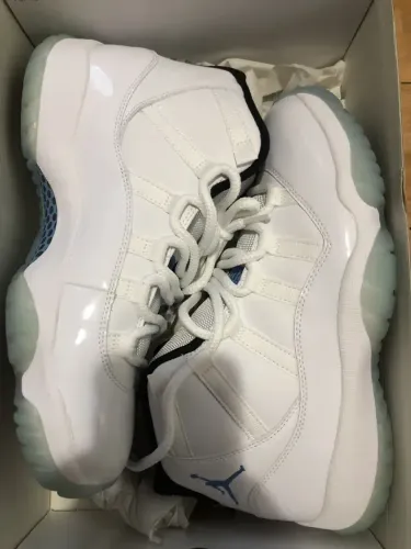 Air Jordan 11 Legend Blue